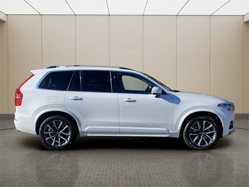 Used 2018 Volvo XC90 T6 Momentum w/ Convenience Package image 6