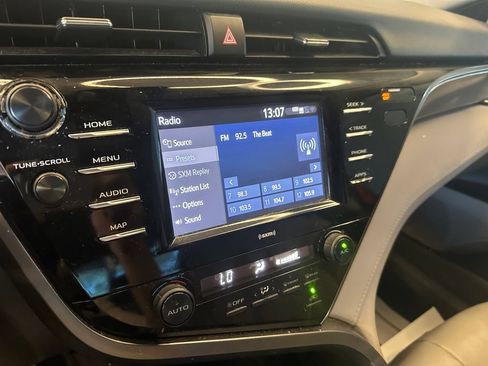 Used 2020 Toyota Camry SE FWD image 13