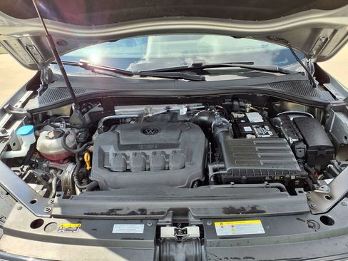 Used 2022 Volkswagen Tiguan SE w/ Panoramic Sunroof Package FWD image 35
