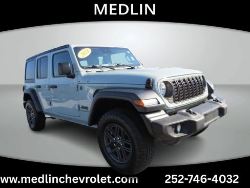 Used 2024 Jeep Wrangler Unlimited Sport AWD/4WD image 10
