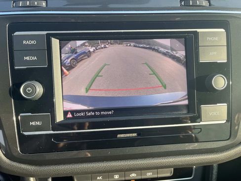Used 2020 Volkswagen Tiguan S FWD image 32