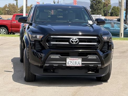 Certified 2025 Toyota Tacoma SR5 AWD/4WD image 13