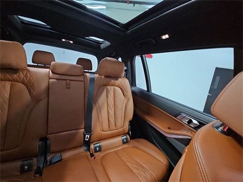 Used 2025 BMW X7 M60i image 14