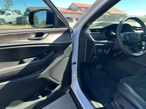 New 2026 Jeep Grand Cherokee Altitude image 13