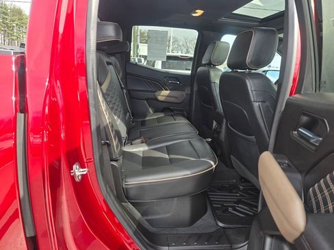 Used 2023 GMC Canyon Denali image 13