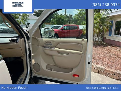 Used 2010 Cadillac Escalade AWD image 16