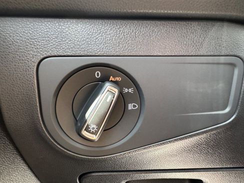 Used 2023 Volkswagen Tiguan SE image 28