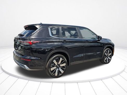Used 2025 Mitsubishi Outlander SE AWD/4WD image 3