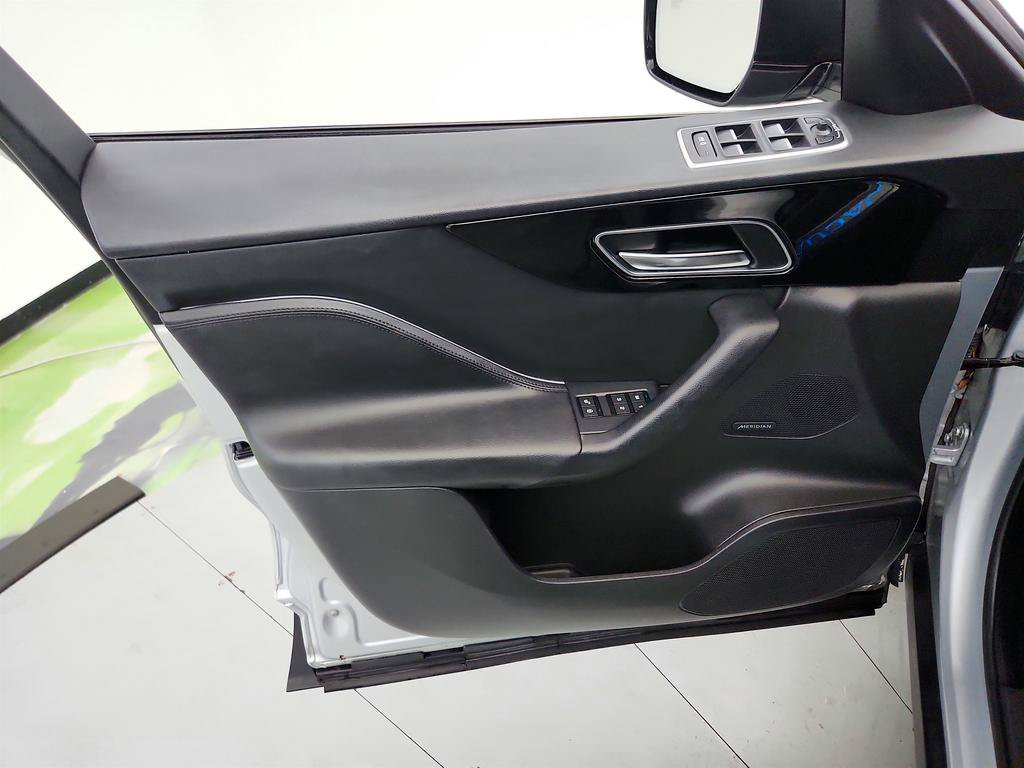 Used 2020 Jaguar F-PACE Premium AWD/4WD image 23