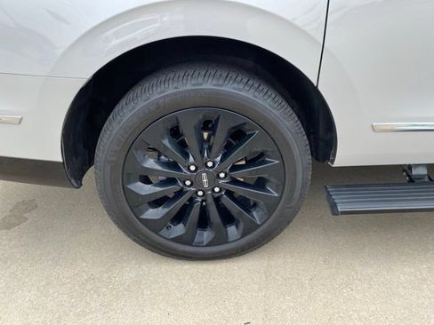 Used 2024 Lincoln Navigator L Reserve AWD/4WD image 23