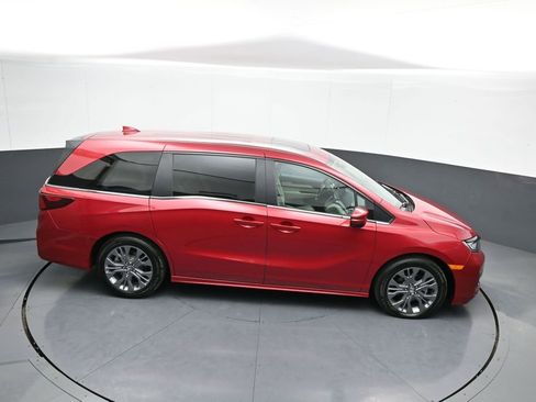 Certified 2025 Honda Odyssey Touring image 40