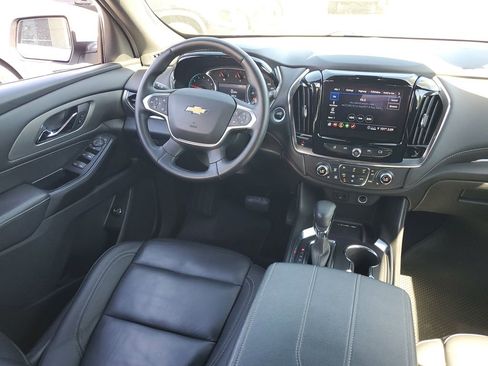 Used 2023 Chevrolet Traverse LT image 12