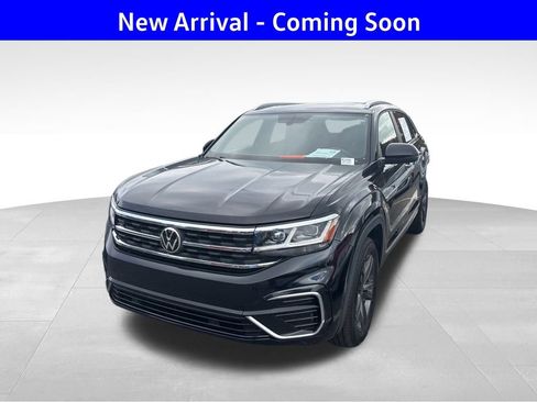 Used 2021 Volkswagen Atlas Cross Sport SE w/ Panoramic Sunroof Package image 2