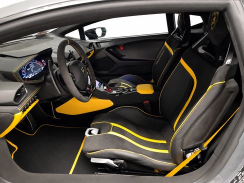Used 2024 Lamborghini Huracan Tecnica RWD image 2