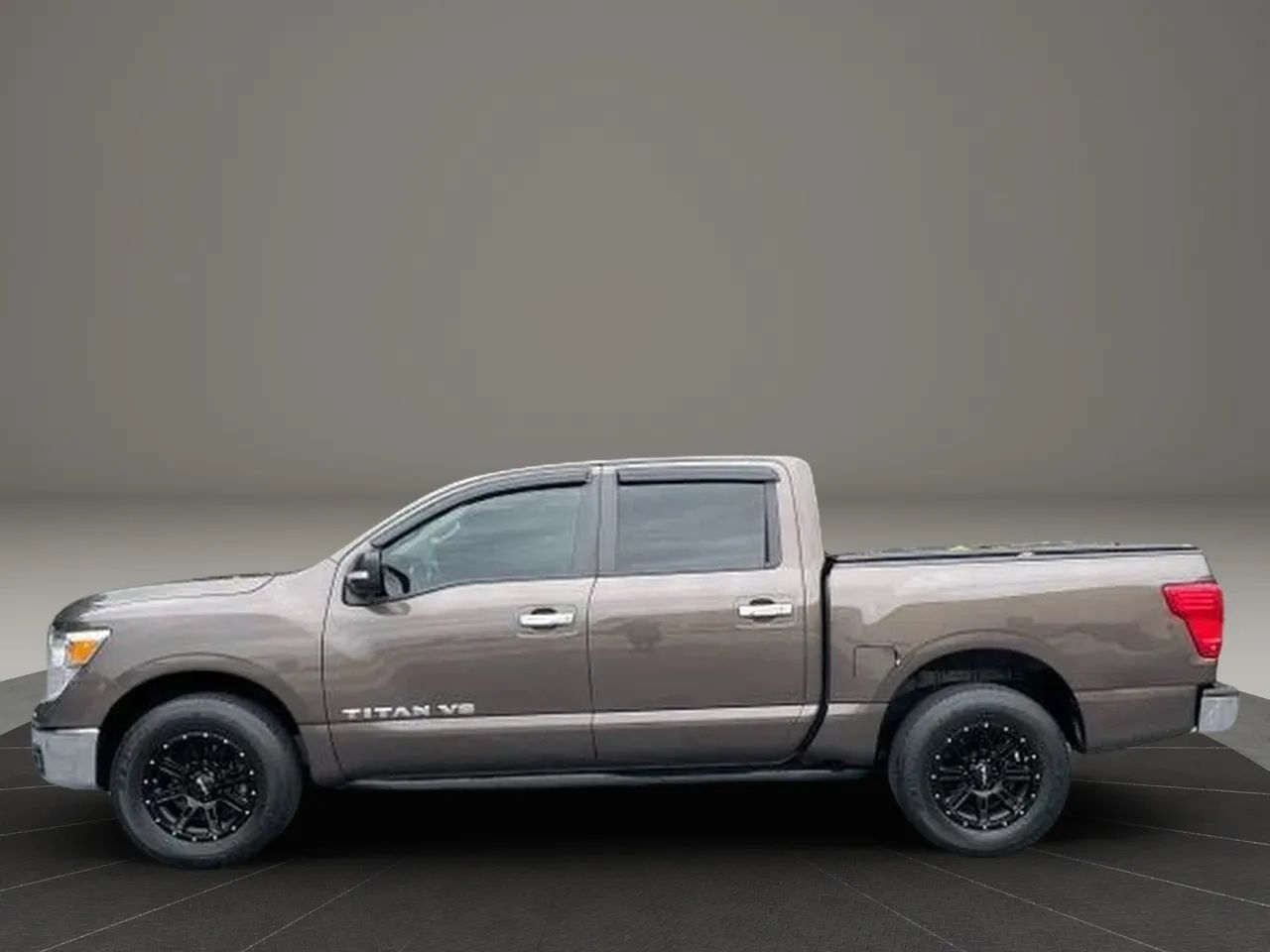 Used 2018 Nissan Titan SV AWD/4WD image 5