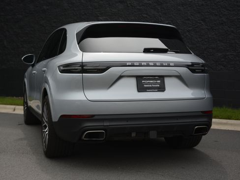 Certified 2023 Porsche Cayenne AWD/4WD image 3