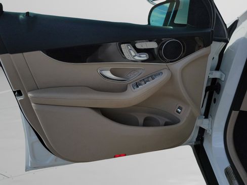 Certified 2022 Mercedes-Benz GLC 300 image 20