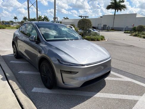 Used 2026 Tesla Model Y 2WD image 5