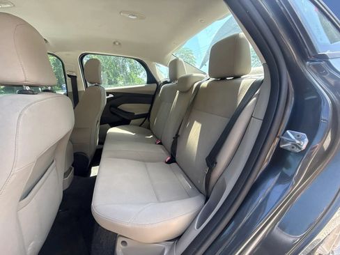 Used 2016 Ford Focus SE w/ SE Power Seat Package FWD image 12