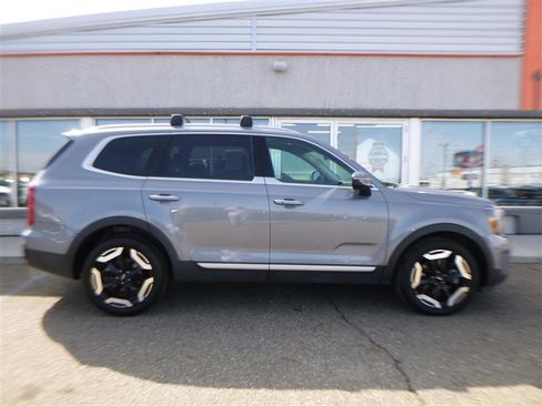 Used 2025 Kia Telluride S AWD/4WD image 4