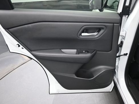 Used 2026 Nissan Rogue SV FWD image 16