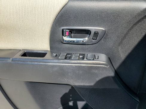 Used 2010 MAZDA MAZDA5 Sport FWD image 14