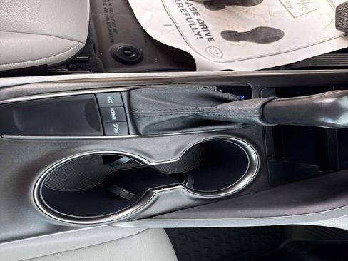 Used 2024 Toyota Camry SE image 23