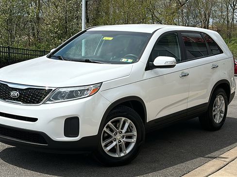 Used 2015 Kia Sorento LX image 1