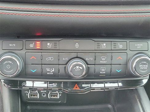 Used 2023 Dodge Durango GT image 32