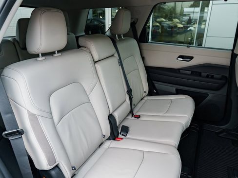 New 2025 Nissan Pathfinder SL image 23