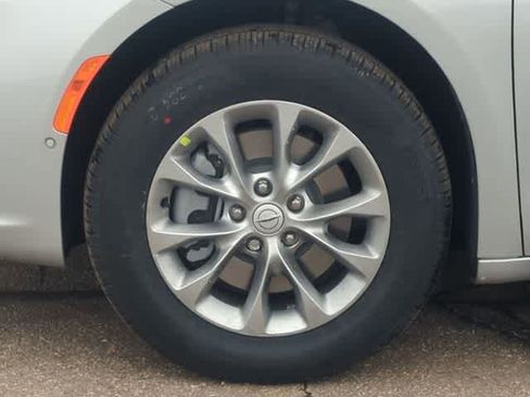 New 2026 Chrysler Pacifica Limited image 14