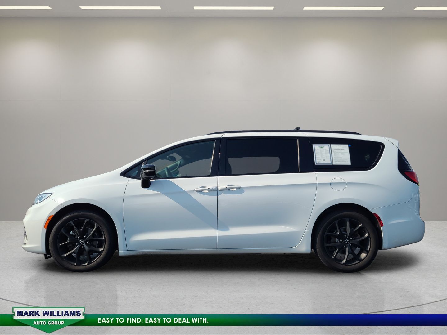 Used 2025 Chrysler Pacifica Limited FWD image 15