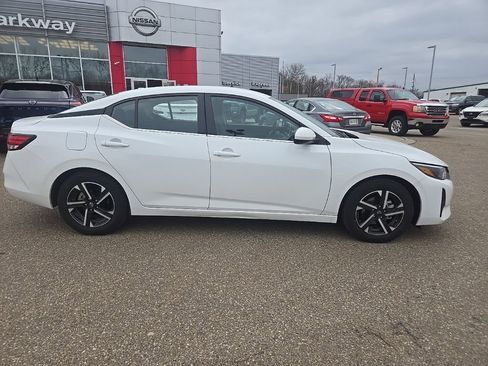Used 2024 Nissan Sentra SV image 8