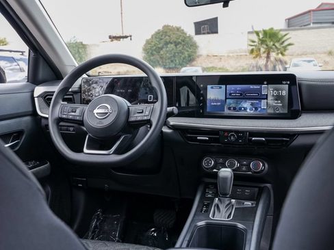 Used 2025 Nissan Kicks SV FWD image 22