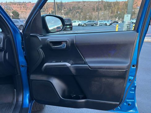 Used 2016 Toyota Tacoma TRD Sport w/ Premium & Technology Package image 26