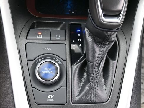 Used 2021 Toyota RAV4 Limited image 25