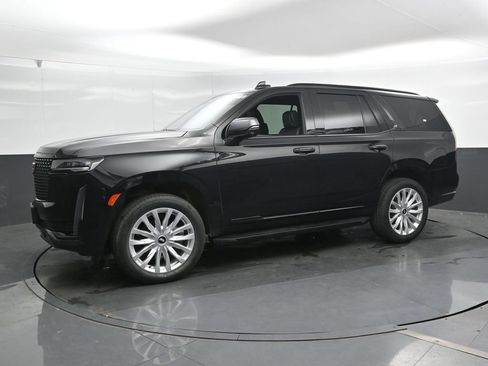 Used 2024 Cadillac Escalade Luxury AWD/4WD image 8