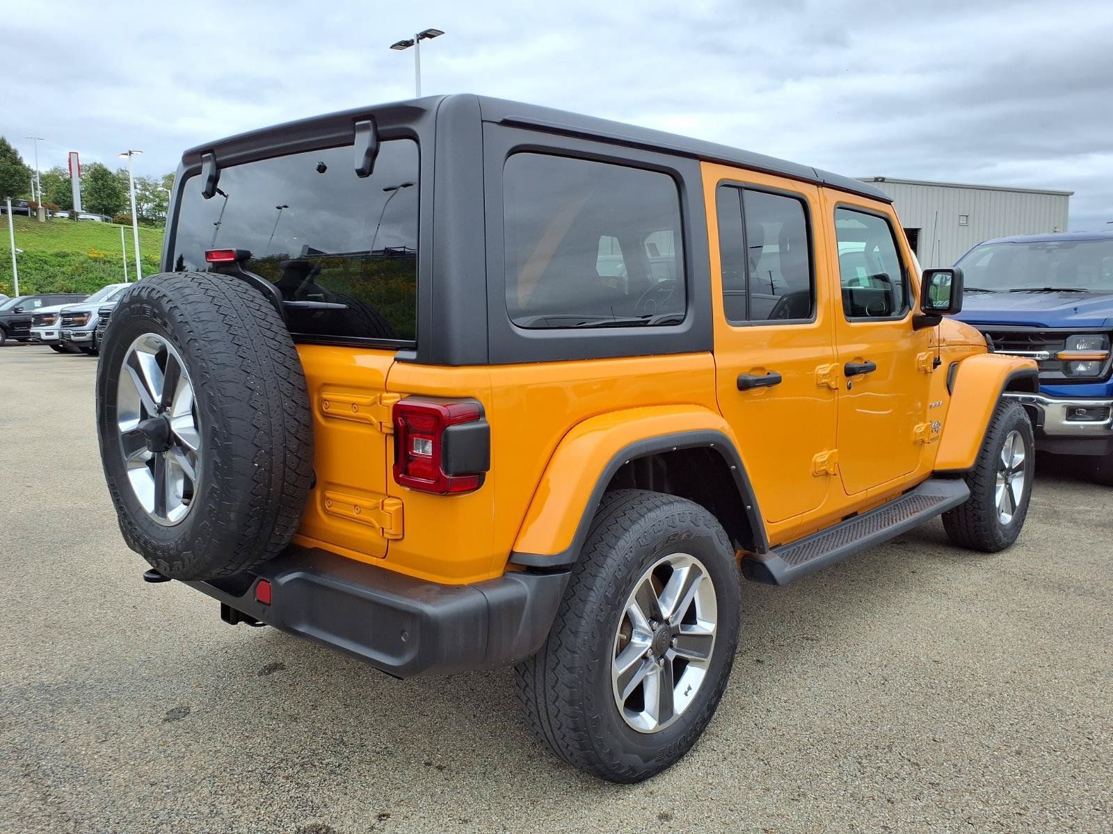 Used 2021 Jeep Wrangler Unlimited Sahara w/ Uconnect 4C Nav & Sound Group AWD/4WD image 6