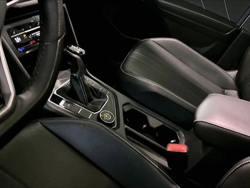 Used 2022 Volkswagen Tiguan SE R-Line image 16