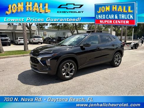 Used 2025 Chevrolet Trax LT w/ Driver Confidence Package FWD image 2