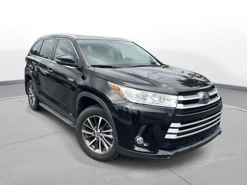 Used 2019 Toyota Highlander XLE AWD/4WD image 4