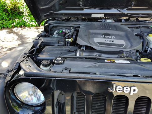 Used 2014 Jeep Wrangler Sport w/ Quick Order Package 24S AWD/4WD image 21