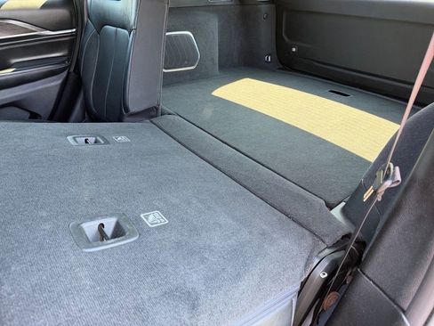 Used 2023 Jeep Grand Cherokee Overland image 14