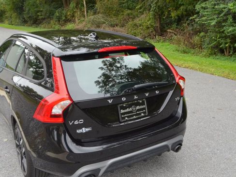 Used 2017 Volvo V60 T5 Dynamic image 11