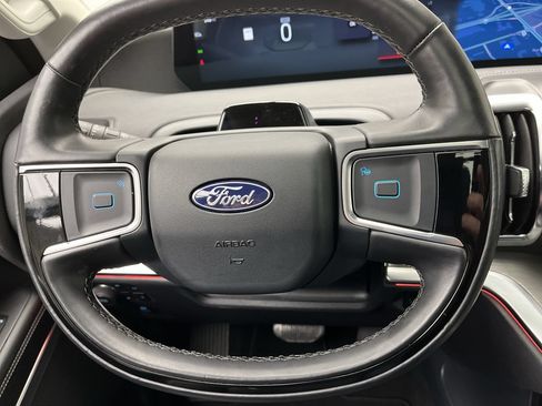 Used 2025 Ford Expedition Platinum AWD/4WD image 17