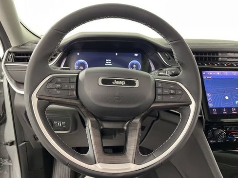 Used 2023 Jeep Grand Cherokee L Limited AWD/4WD image 22
