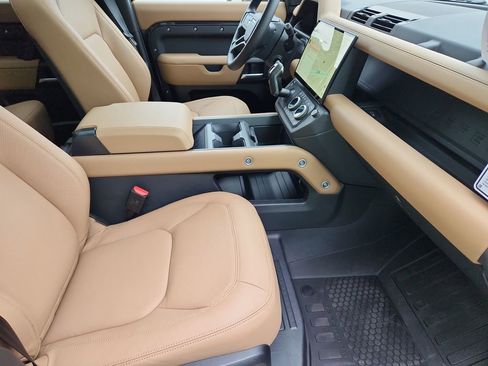 New 2026 Land Rover Defender 110 X-Dynamic SE AWD/4WD image 3