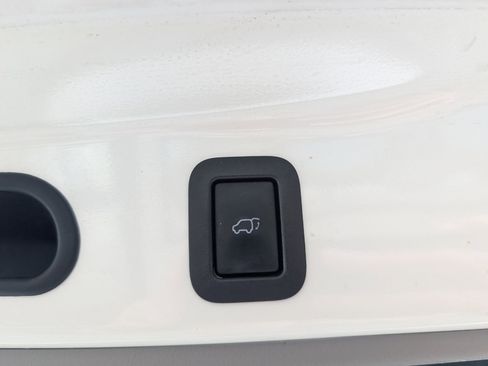 Used 2015 Toyota Highlander Limited image 23