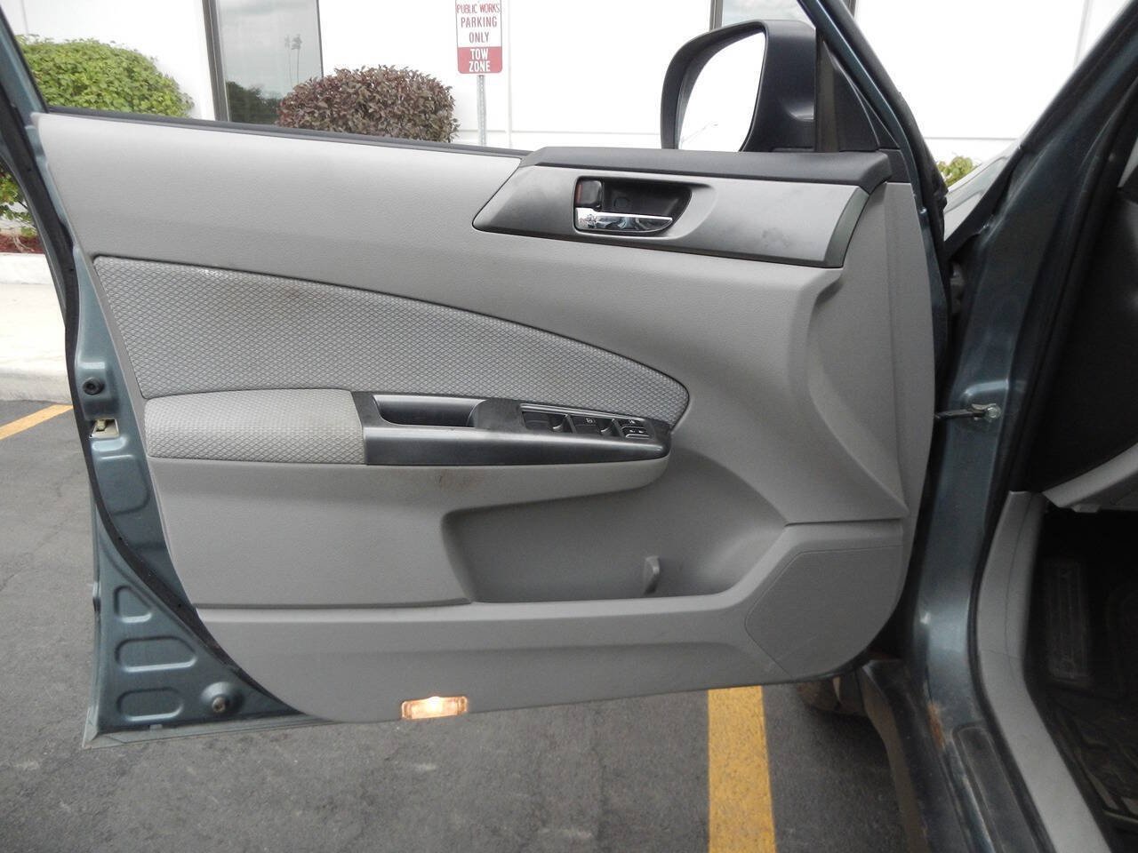 Used 2013 Subaru Forester 2.5X Premium w/ All-Weather Pkg AWD/4WD image 25