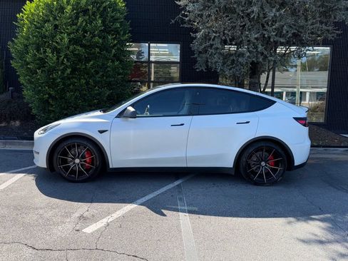 Used 2022 Tesla Model Y Performance AWD/4WD image 9